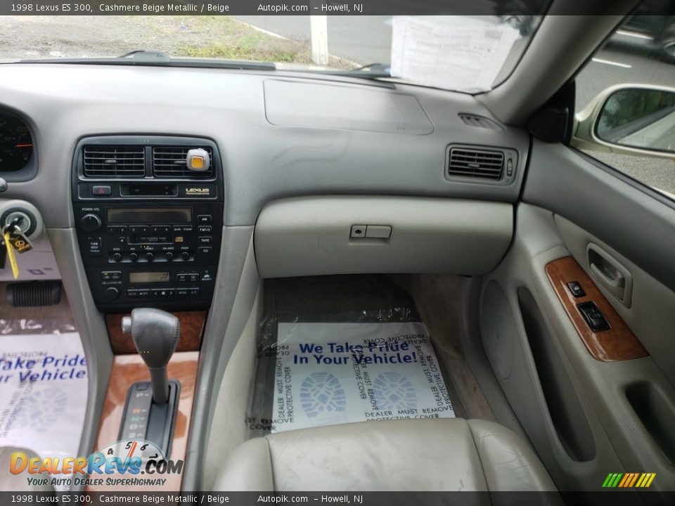 1998 Lexus ES 300 Cashmere Beige Metallic / Beige Photo #16