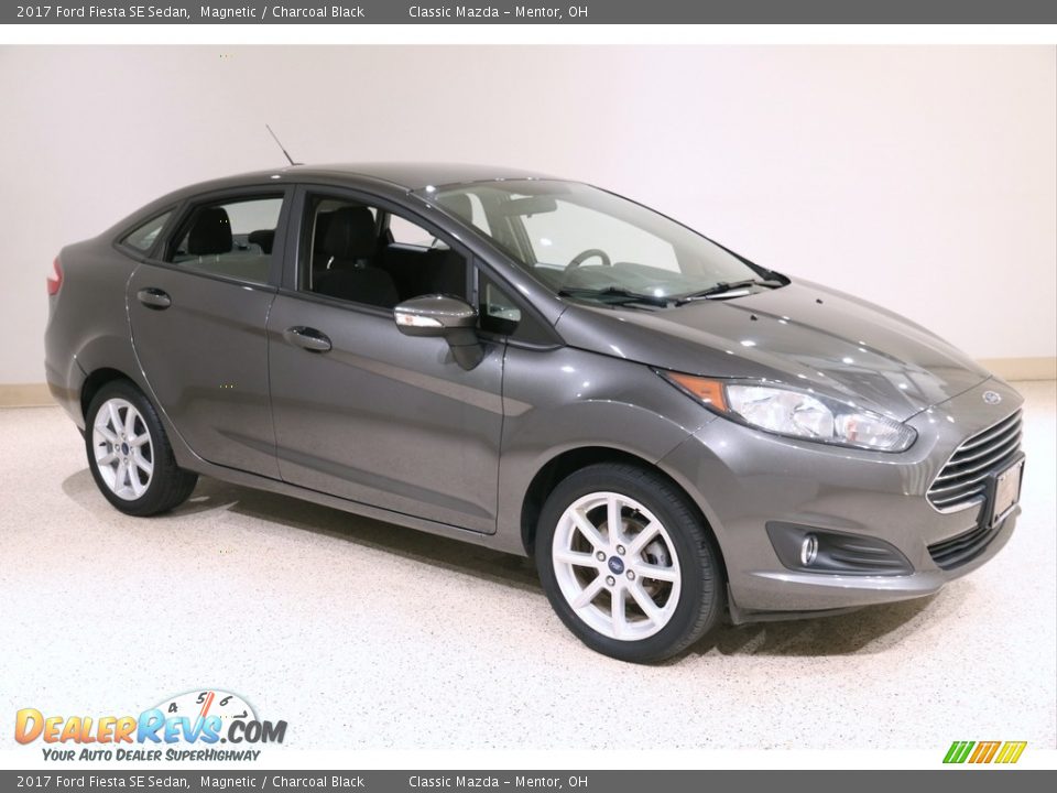 2017 Ford Fiesta SE Sedan Magnetic / Charcoal Black Photo #1