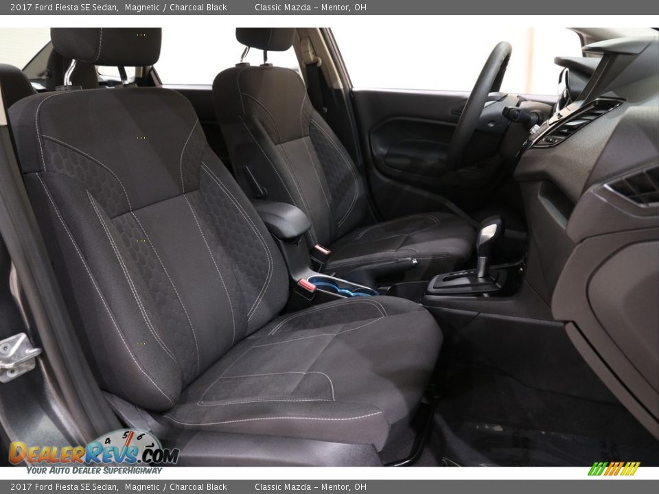 2017 Ford Fiesta SE Sedan Magnetic / Charcoal Black Photo #12