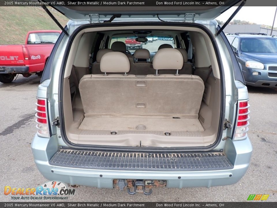 2005 Mercury Mountaineer V6 AWD Silver Birch Metallic / Medium Dark Parchment Photo #10