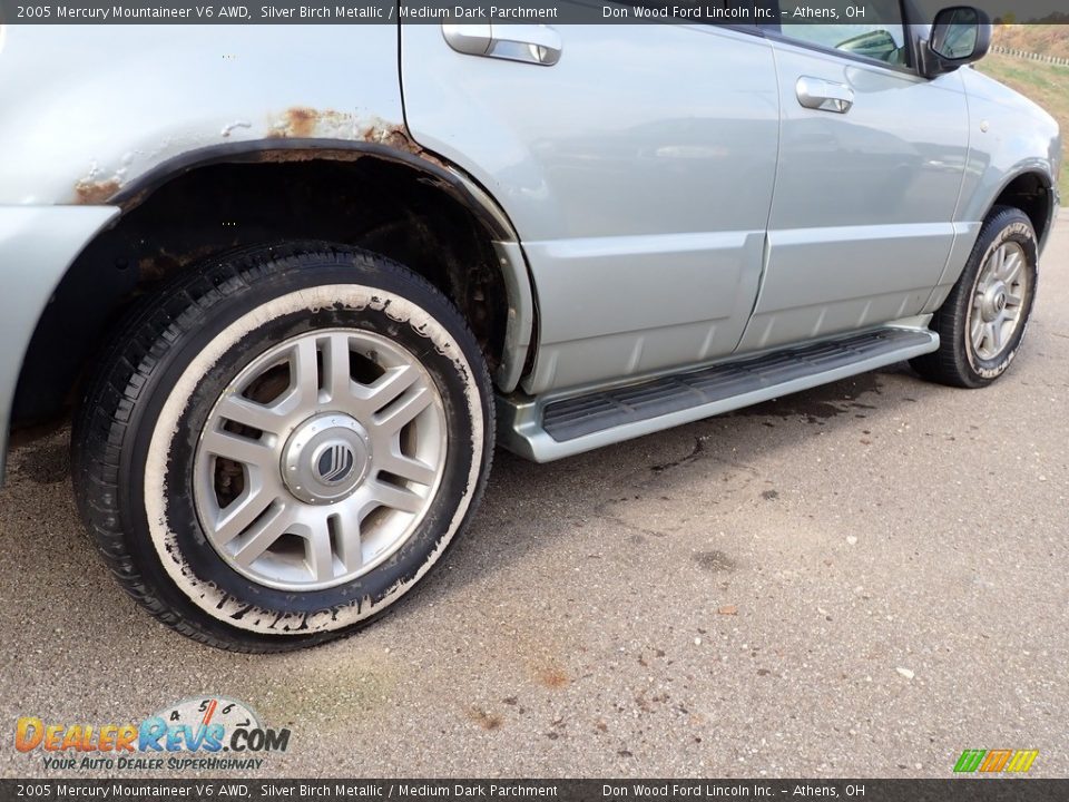 2005 Mercury Mountaineer V6 AWD Silver Birch Metallic / Medium Dark Parchment Photo #13