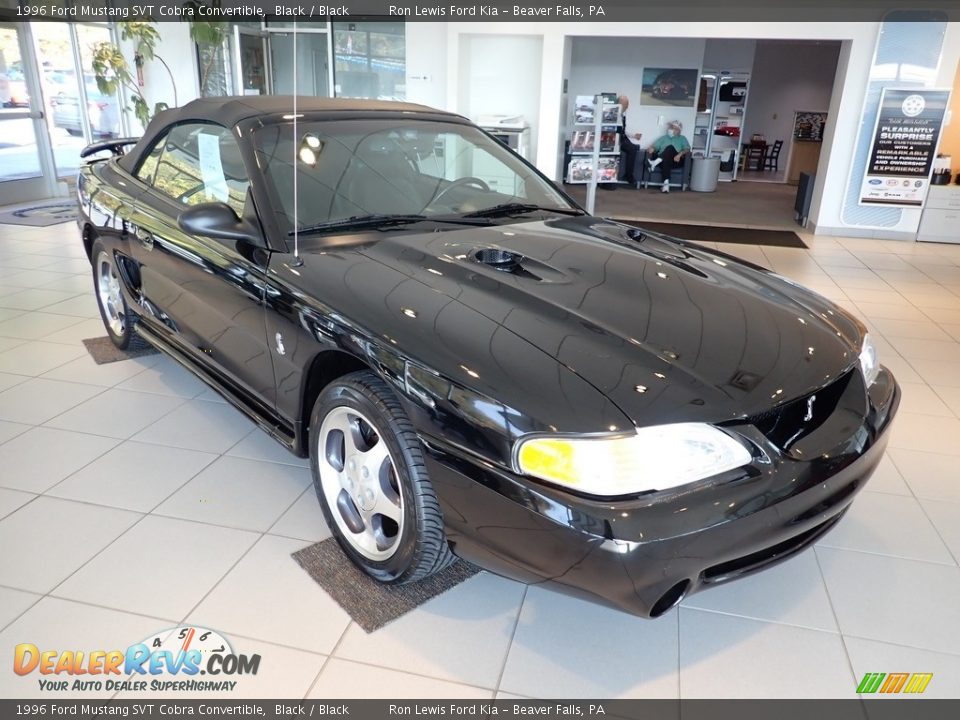 Front 3/4 View of 1996 Ford Mustang SVT Cobra Convertible Photo #5