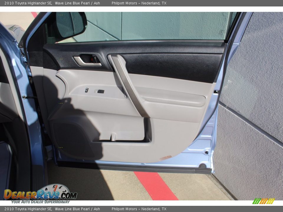 2010 Toyota Highlander SE Wave Line Blue Pearl / Ash Photo #25