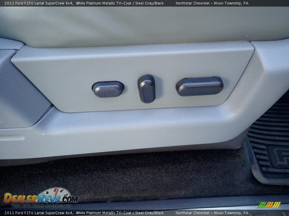 2011 Ford F150 Lariat SuperCrew 4x4 White Platinum Metallic Tri-Coat / Steel Gray/Black Photo #16