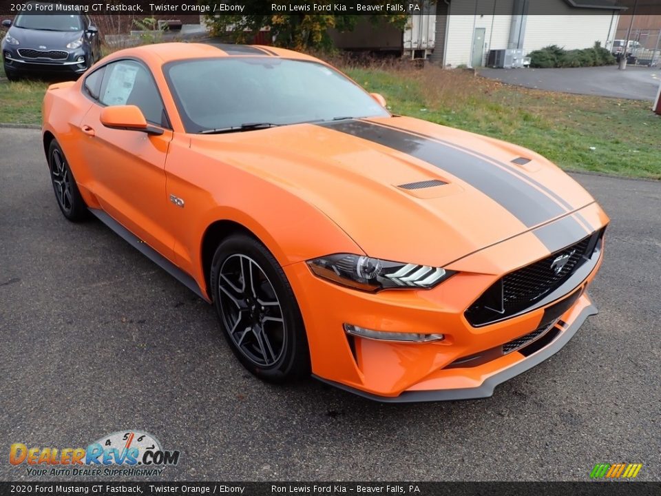 Front 3/4 View of 2020 Ford Mustang GT Fastback Photo #3