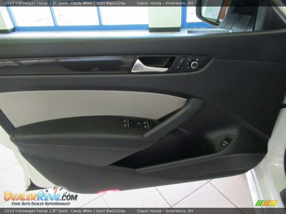 Door Panel of 2014 Volkswagen Passat 1.8T Sport Photo #26