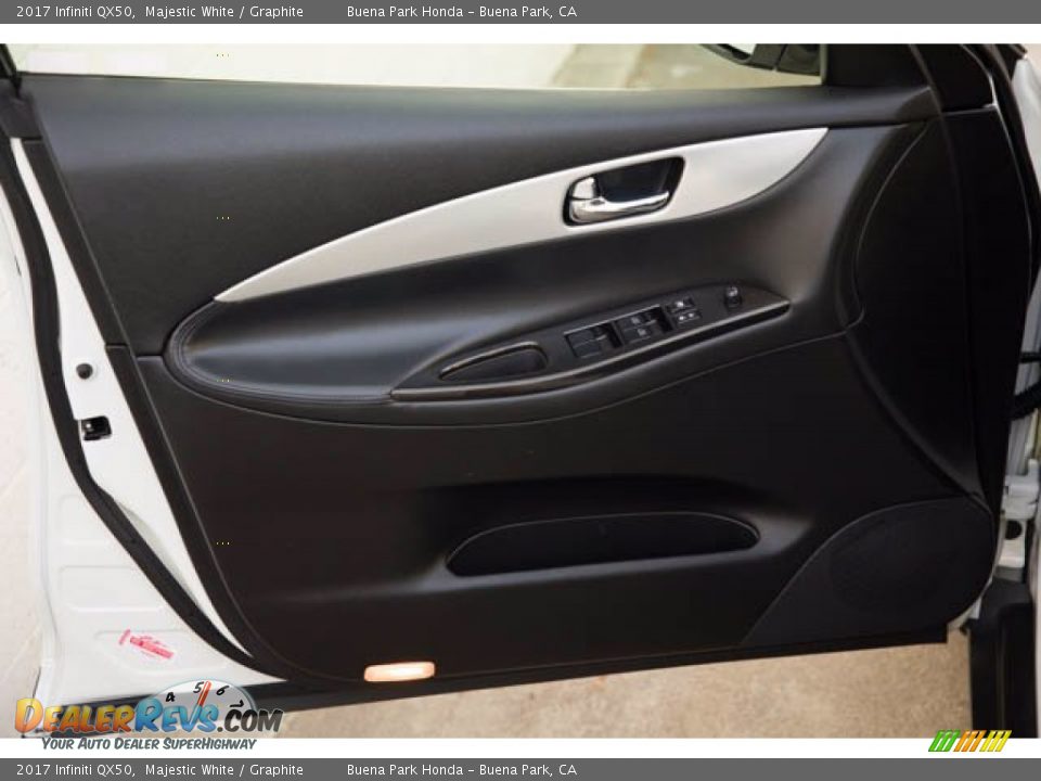 Door Panel of 2017 Infiniti QX50  Photo #26