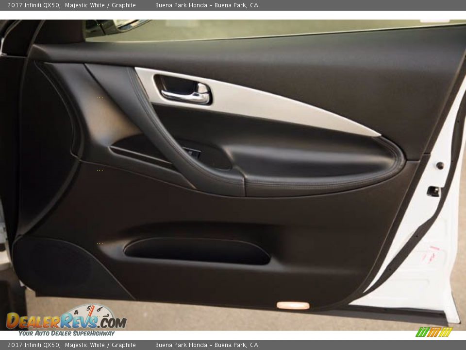 Door Panel of 2017 Infiniti QX50  Photo #30