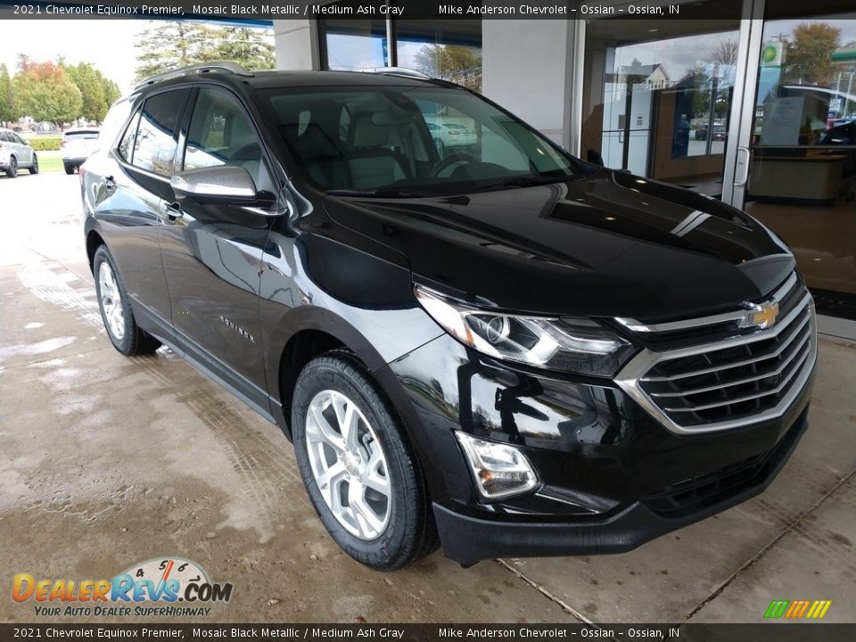 Front 3/4 View of 2021 Chevrolet Equinox Premier Photo #2