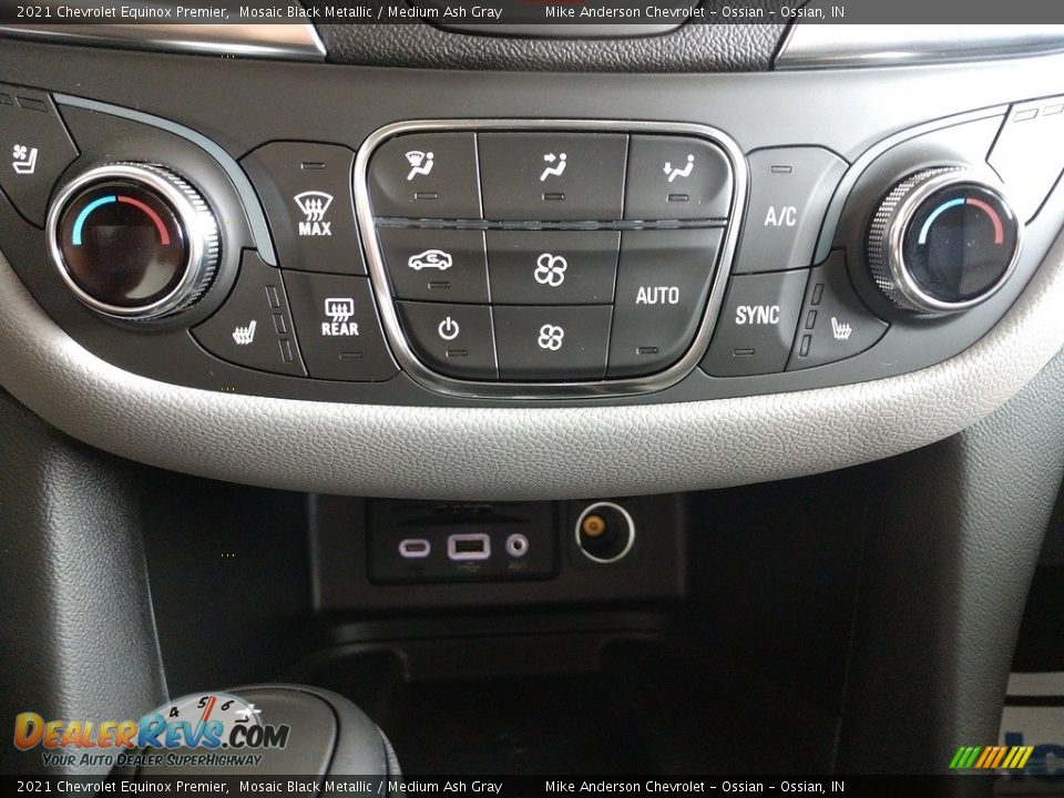 Controls of 2021 Chevrolet Equinox Premier Photo #30