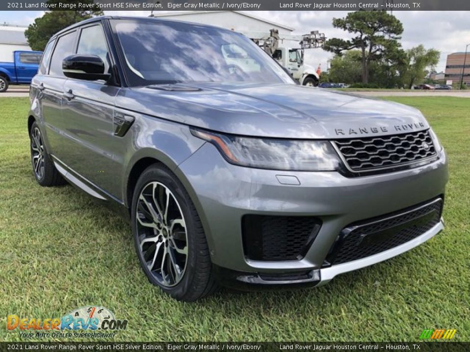 Front 3/4 View of 2021 Land Rover Range Rover Sport HSE Silver Edition Photo #11