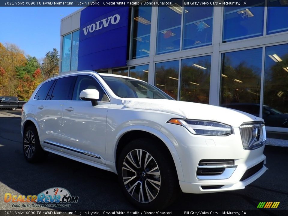 Front 3/4 View of 2021 Volvo XC90 T8 eAWD Momentum Plug-in Hybrid Photo #1