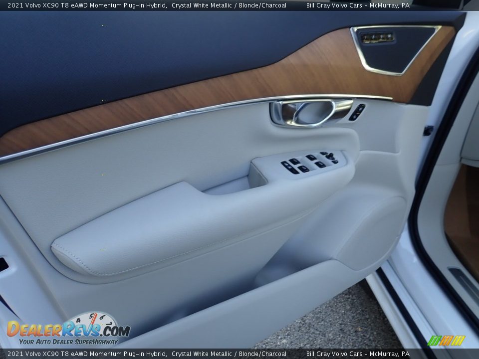 Door Panel of 2021 Volvo XC90 T8 eAWD Momentum Plug-in Hybrid Photo #11