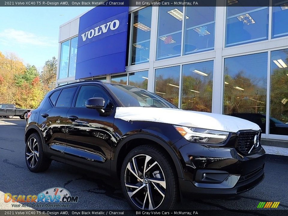 Front 3/4 View of 2021 Volvo XC40 T5 R-Design AWD Photo #1