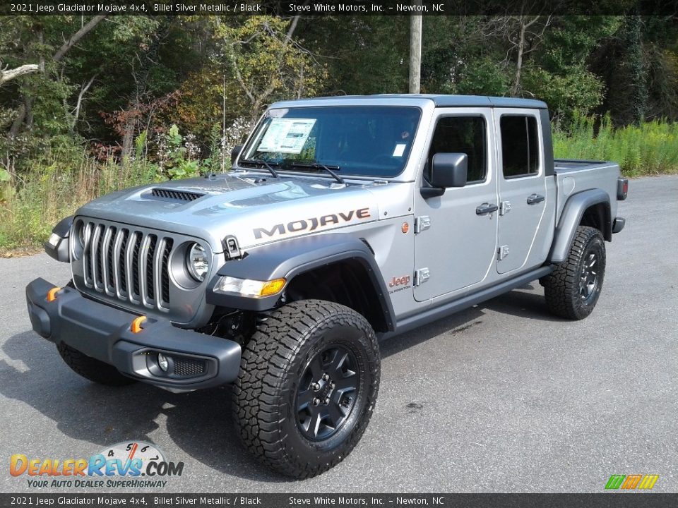 Front 3/4 View of 2021 Jeep Gladiator Mojave 4x4 Photo #2