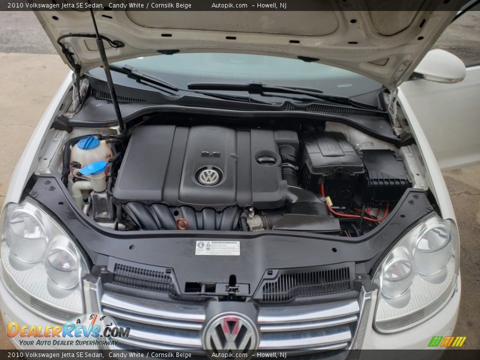 2010 Volkswagen Jetta SE Sedan Candy White / Cornsilk Beige Photo #22