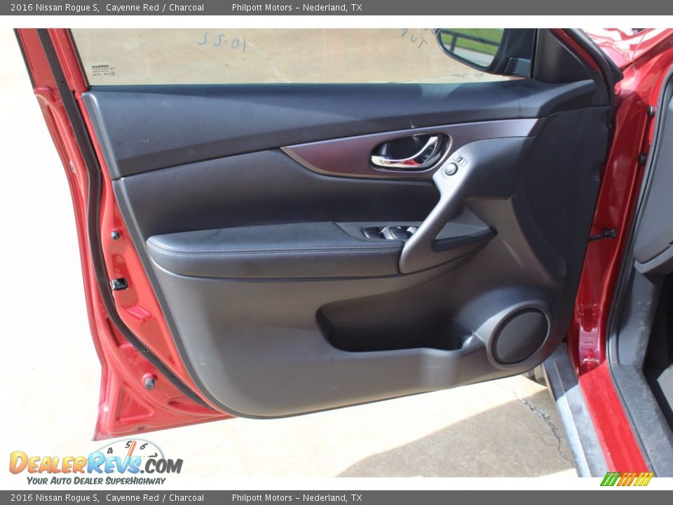 Door Panel of 2016 Nissan Rogue S Photo #11