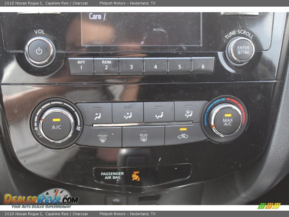 Controls of 2016 Nissan Rogue S Photo #18