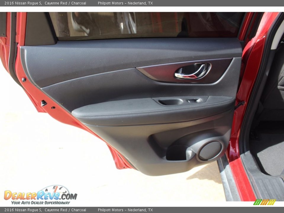 Door Panel of 2016 Nissan Rogue S Photo #20