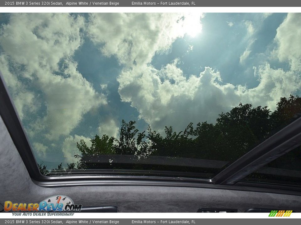 Sunroof of 2015 BMW 3 Series 320i Sedan Photo #39