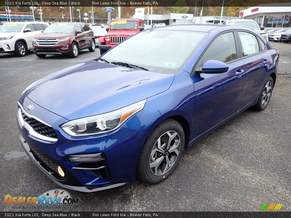 Front 3/4 View of 2021 Kia Forte LXS Photo #5