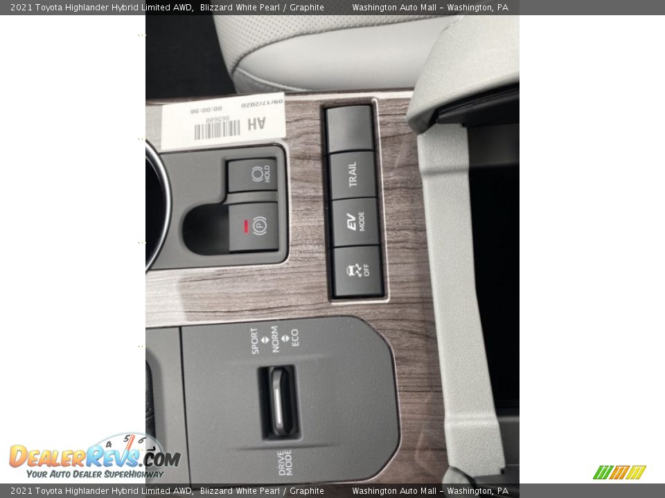 Controls of 2021 Toyota Highlander Hybrid Limited AWD Photo #9