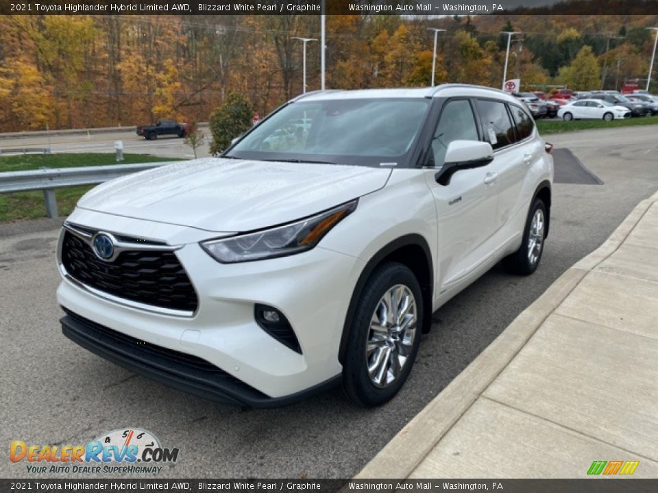 Front 3/4 View of 2021 Toyota Highlander Hybrid Limited AWD Photo #17