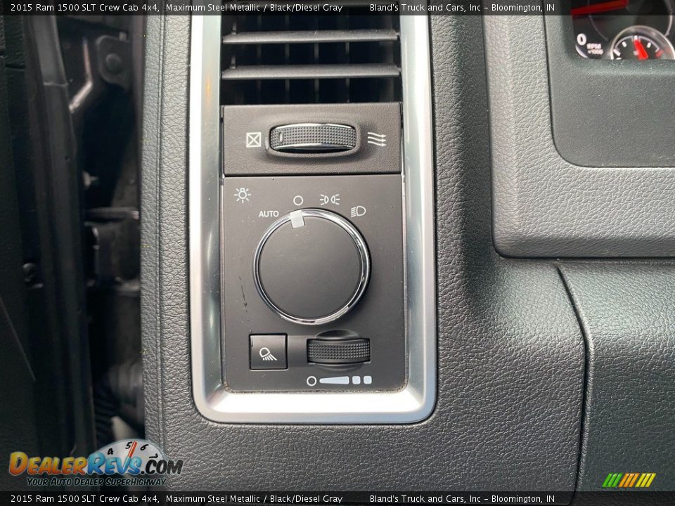 Controls of 2015 Ram 1500 SLT Crew Cab 4x4 Photo #13