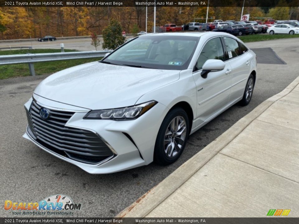 Front 3/4 View of 2021 Toyota Avalon Hybrid XSE Photo #15