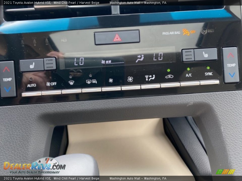 Controls of 2021 Toyota Avalon Hybrid XSE Photo #18