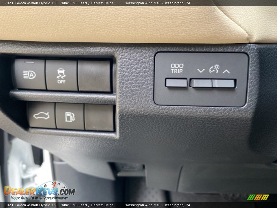 Controls of 2021 Toyota Avalon Hybrid XSE Photo #19