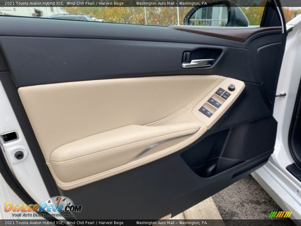 Door Panel of 2021 Toyota Avalon Hybrid XSE Photo #21