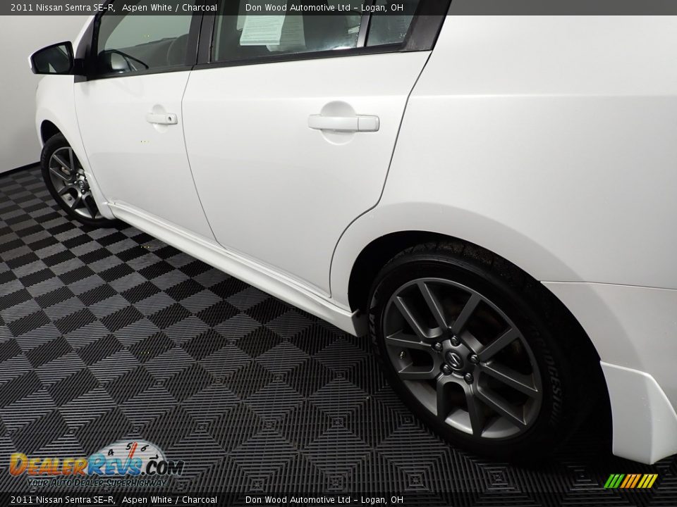 2011 Nissan Sentra SE-R Aspen White / Charcoal Photo #11