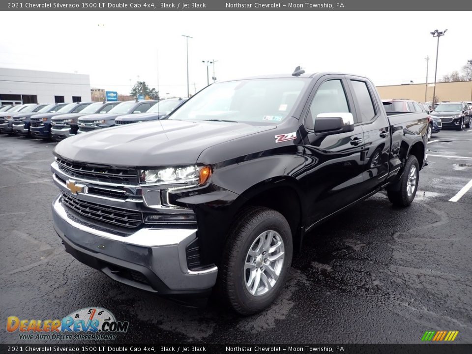 Front 3/4 View of 2021 Chevrolet Silverado 1500 LT Double Cab 4x4 Photo #1