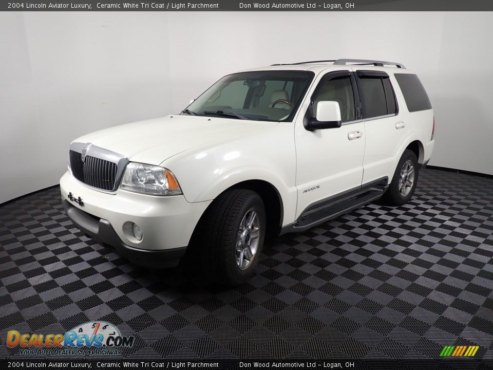 2004 Lincoln Aviator Luxury Ceramic White Tri Coat / Light Parchment Photo #8