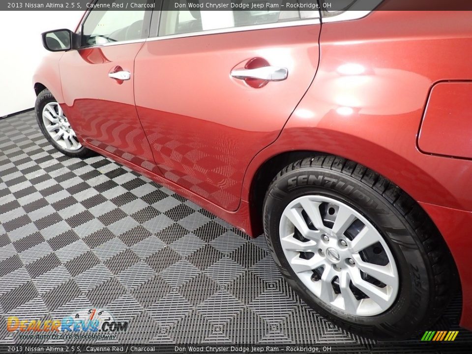 2013 Nissan Altima 2.5 S Cayenne Red / Charcoal Photo #7