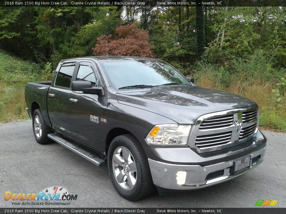 Front 3/4 View of 2016 Ram 1500 Big Horn Crew Cab Photo #4