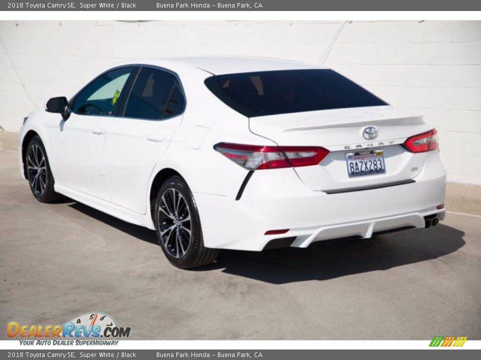 2018 Toyota Camry SE Super White / Black Photo #2