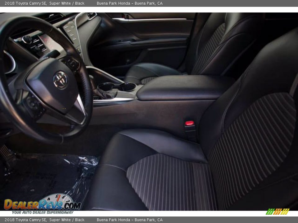 2018 Toyota Camry SE Super White / Black Photo #3