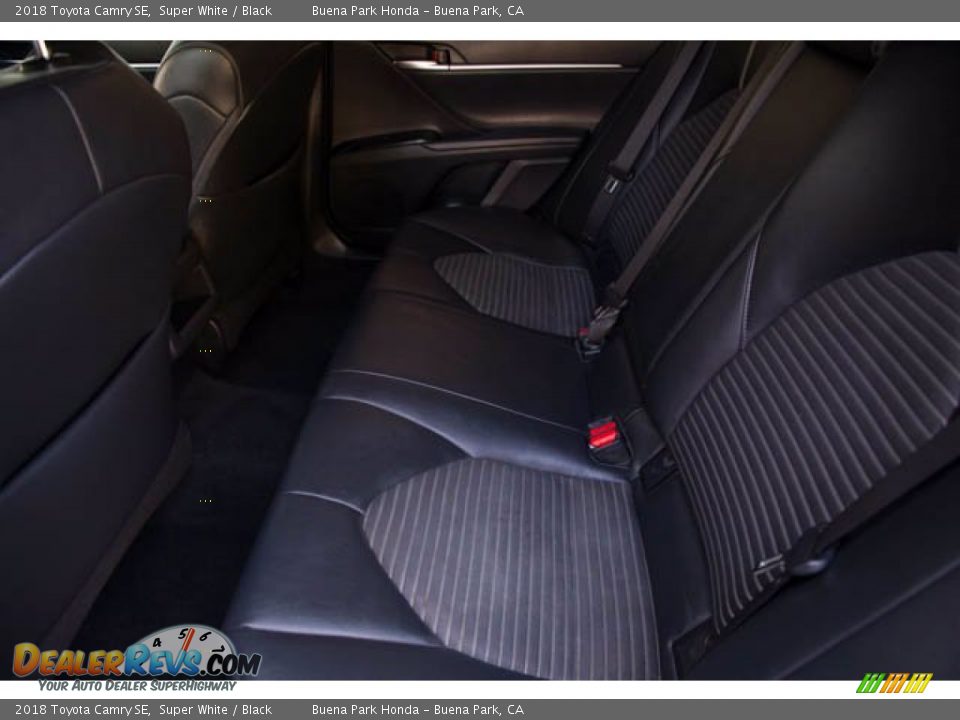 2018 Toyota Camry SE Super White / Black Photo #4