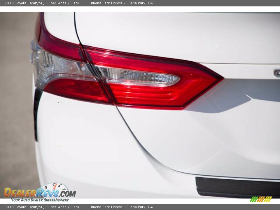 2018 Toyota Camry SE Super White / Black Photo #12