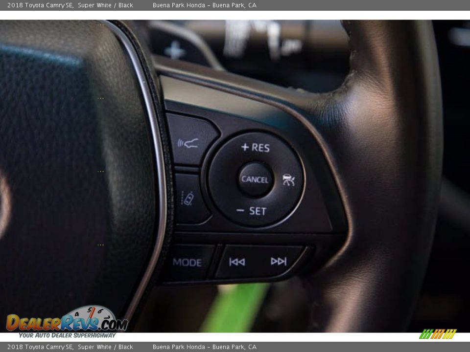 2018 Toyota Camry SE Super White / Black Photo #17