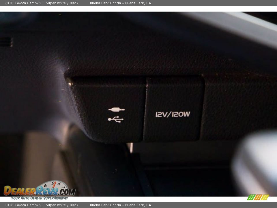 2018 Toyota Camry SE Super White / Black Photo #18