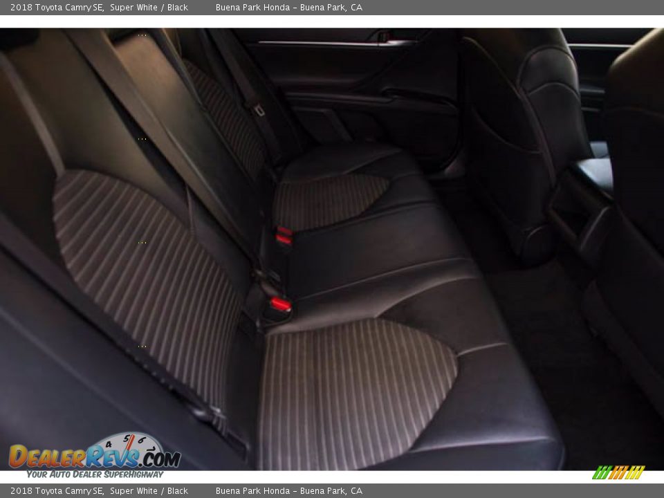 2018 Toyota Camry SE Super White / Black Photo #22