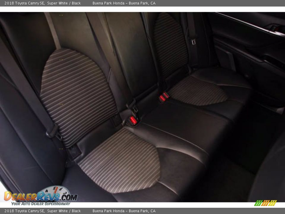 2018 Toyota Camry SE Super White / Black Photo #23