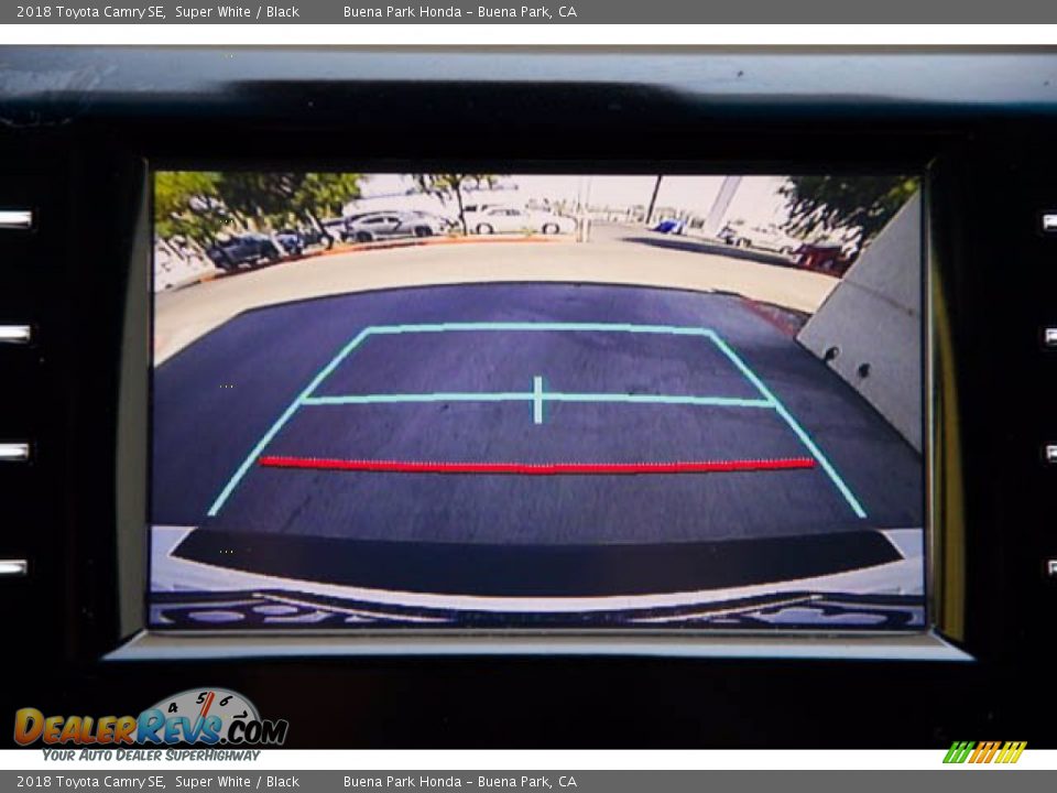 2018 Toyota Camry SE Super White / Black Photo #27