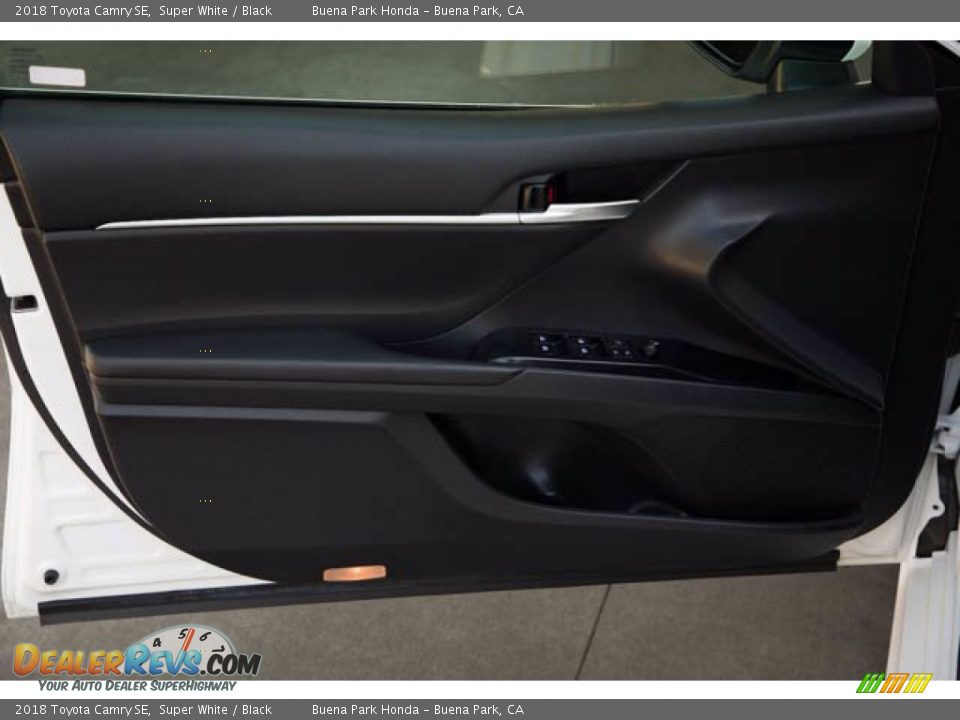 2018 Toyota Camry SE Super White / Black Photo #29