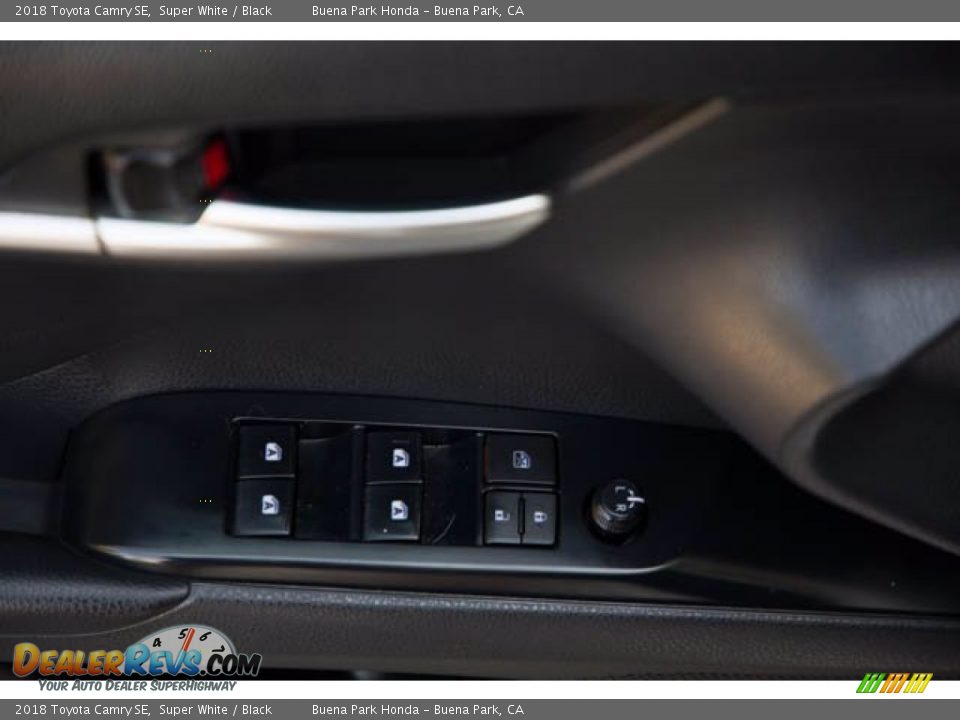 2018 Toyota Camry SE Super White / Black Photo #30