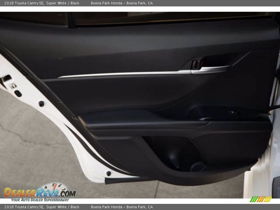 2018 Toyota Camry SE Super White / Black Photo #31