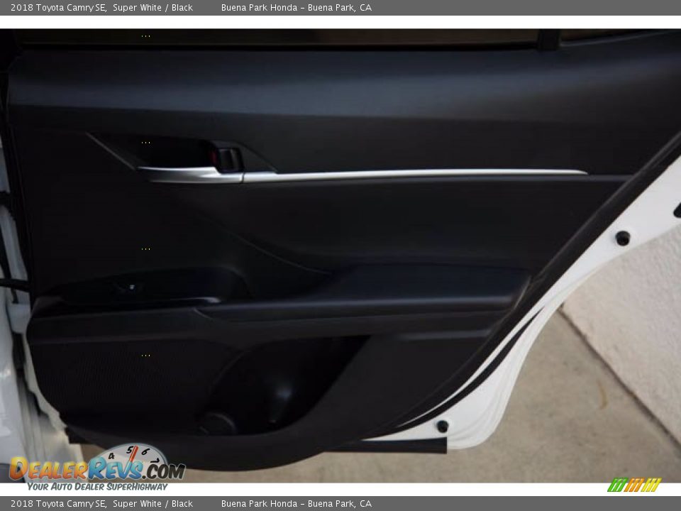 2018 Toyota Camry SE Super White / Black Photo #32